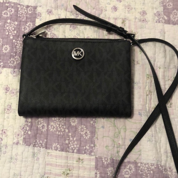 Michael Kors Handbags - Michael Kors cross body